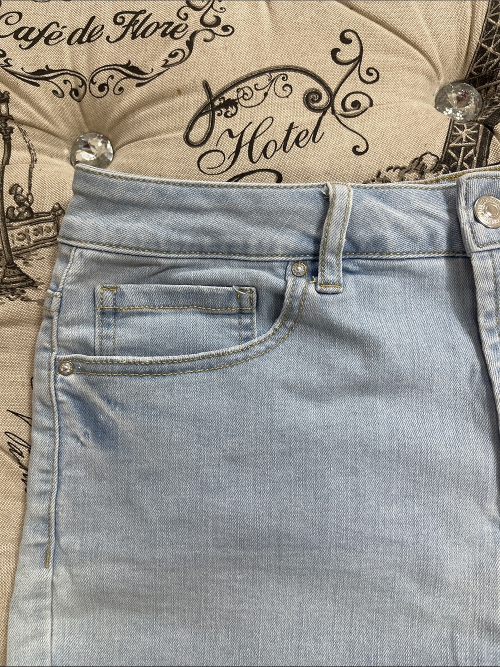 Forever 21  Frayed Hem Denim Shorts - Picture 7 of 8